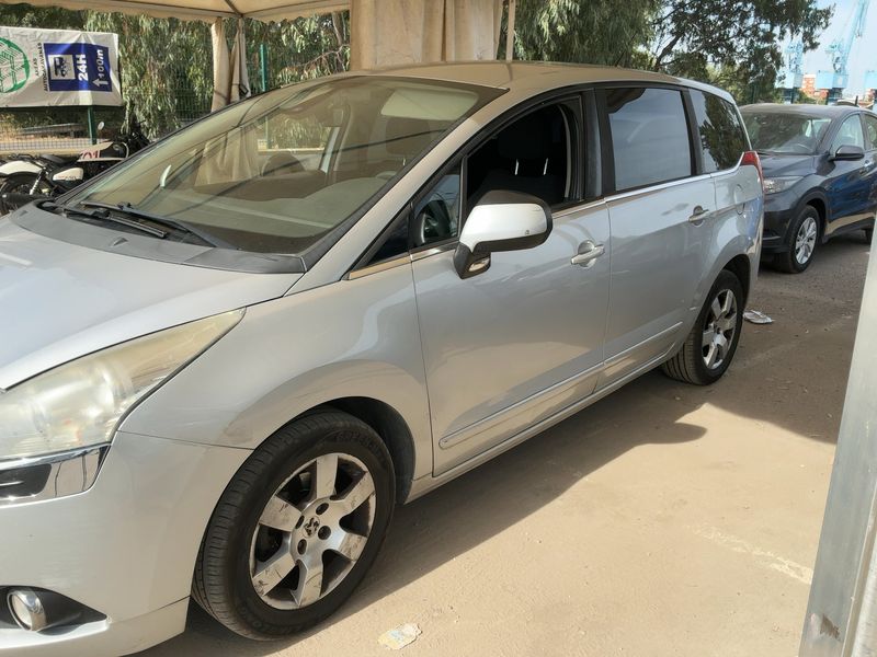 Peugeot 5008 1.6 e-HDi Active 2013 – снимка 2