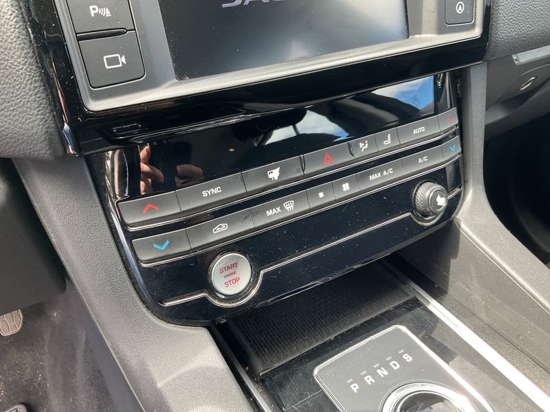 Jaguar F-Pace 20d Pure AWD 2017 – снимка 28