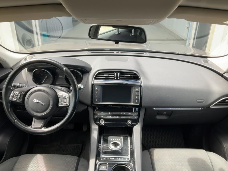 Jaguar F-Pace 20d Pure AWD 2017 – снимка 17
