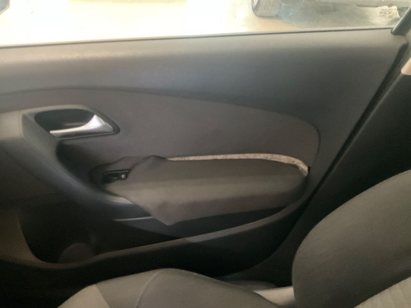 Volkswagen Polo 1.2 Comfortline 2012 – снимка 24