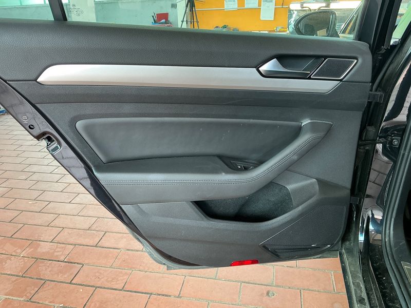 Volkswagen Passat 2.0 TDI Highline 4Motion BlueMotion Tech 2015 – снимка 31