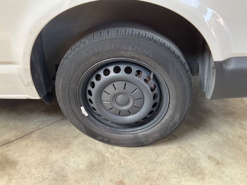 Volkswagen T6 Transporter 2.0 TDI Kasten FWD 2022 – снимка 5