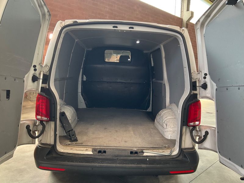 Volkswagen T6 Transporter 2.0 TDI Kasten FWD 2022 – снимка 15