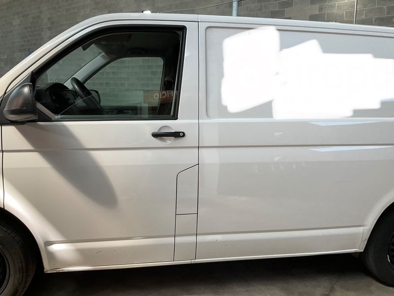 Volkswagen T6 Transporter 2.0 TDI Kasten FWD 2022 – снимка 4