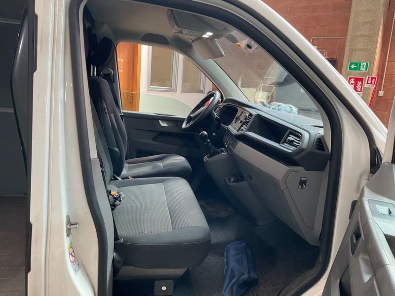 Volkswagen T6 Transporter 2.0 TDI Kasten FWD 2022 – снимка 16