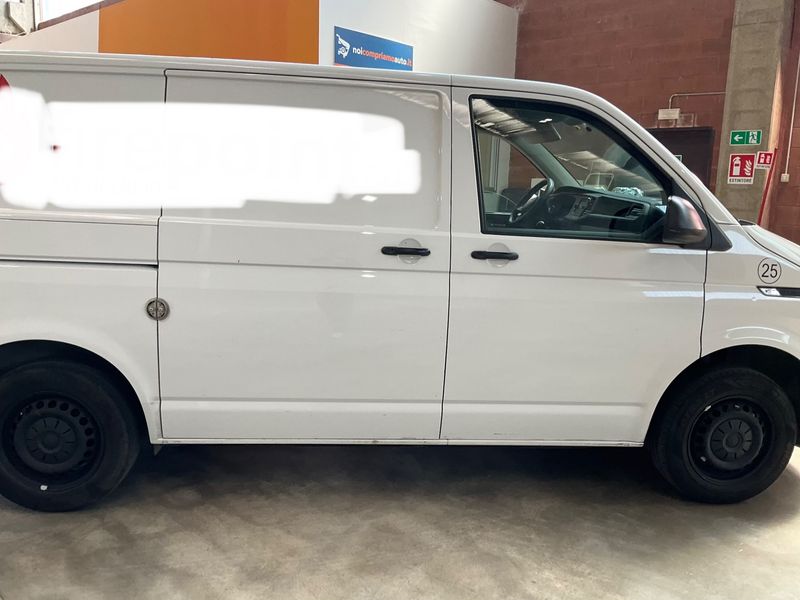 Volkswagen T6 Transporter 2.0 TDI Kasten FWD 2022 – снимка 10