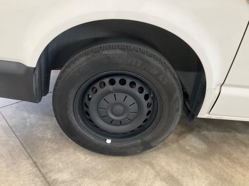 Volkswagen T6 Transporter 2.0 TDI Kasten FWD 2022 – снимка 9