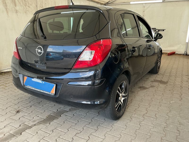 Opel Corsa 1.4 Edition "111 Jahre" 2010 – снимка 2