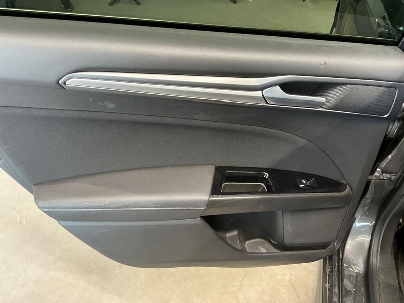 Ford Mondeo 2.0 TDCi Titanium AWD 2015 – снимка 32