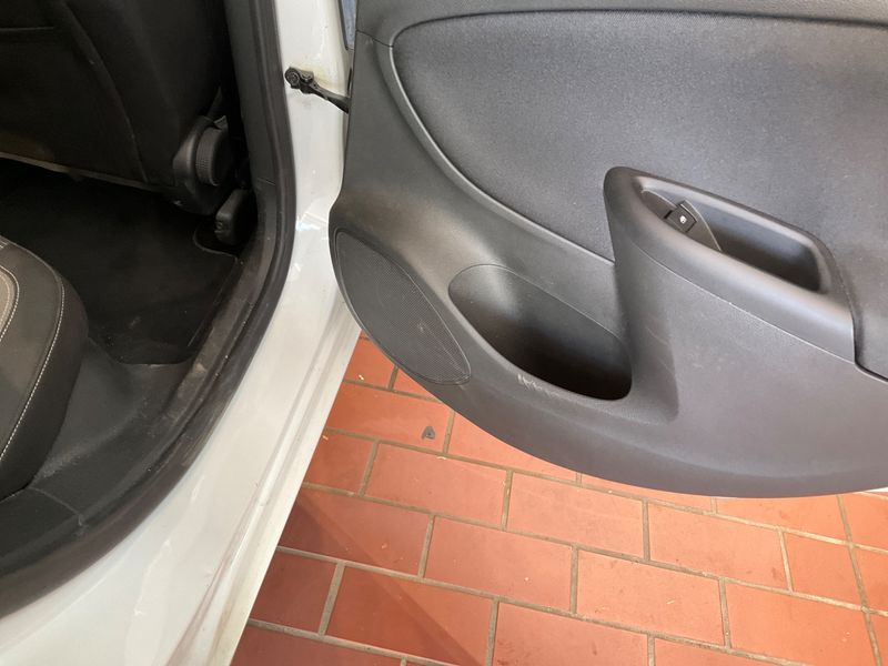 Opel Astra 1.5 CDTI 120 Jahre Start/Stop 2019 – снимка 32