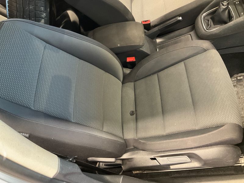 Volkswagen Golf VI 1.6 TDI Comfortline 2010 – снимка на щета 44