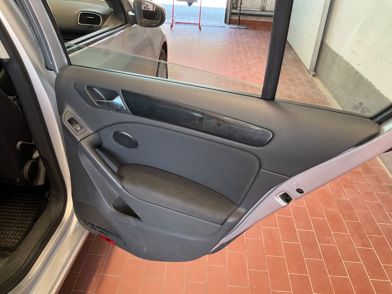 Volkswagen Golf VI 1.6 TDI Comfortline 2010 – снимка на щета 46