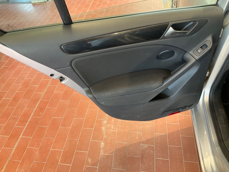 Volkswagen Golf VI 1.6 TDI Comfortline 2010 – снимка на щета 45