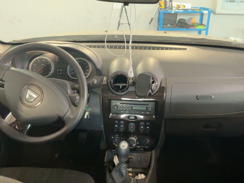 Dacia Duster 1.5 dCi Laureate 4x2 2011 – снимка 17