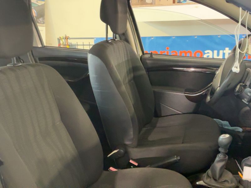 Dacia Duster 1.5 dCi Laureate 4x2 2011 – снимка 16
