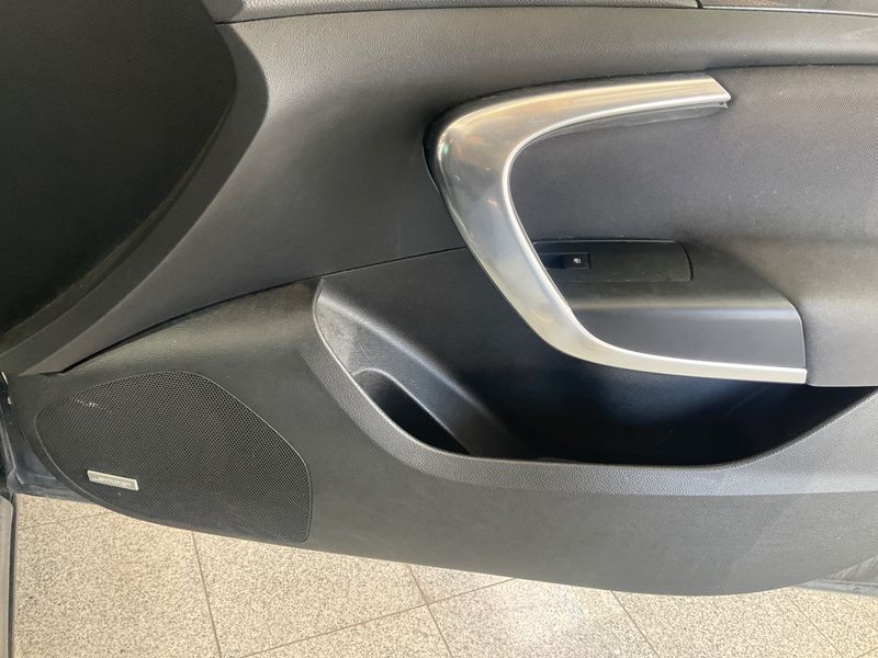 Opel Insignia Sports Tourer 2.0 CDTI Sport 2016 – снимка 41