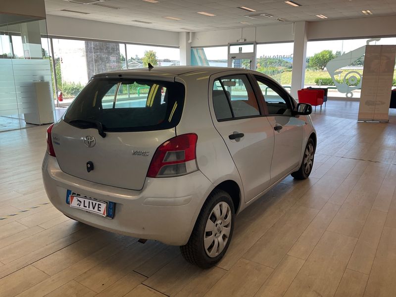 Toyota Yaris 1.4 D-4D 2010 – снимка 2