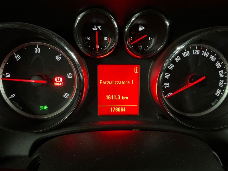 Opel Astra 1.7 CDTI Edition 2011 – снимка 4