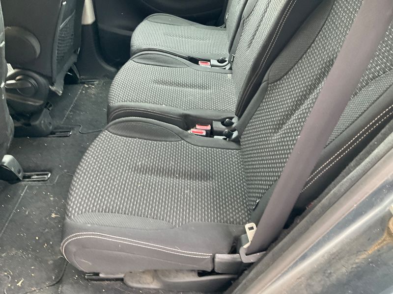 Citroen C4 Picasso 1.6 HDi Confort 2011 – снимка на щета 30