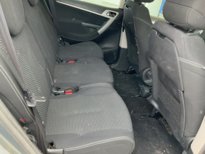 Citroen C4 Picasso 1.6 HDi Confort 2011 – снимка 19