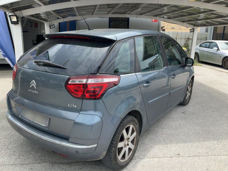 Citroen C4 Picasso 1.6 HDi Confort 2011 – снимка на щета 8