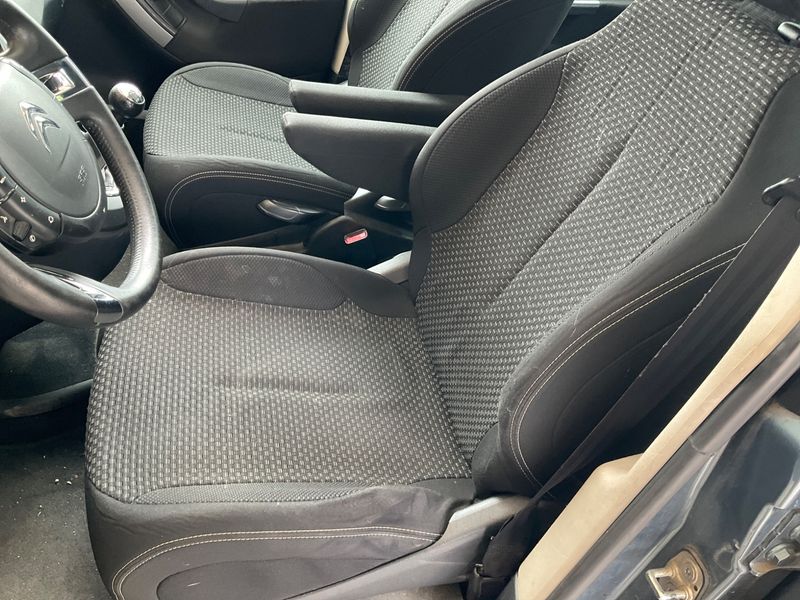 Citroen C4 Picasso 1.6 HDi Confort 2011 – снимка на щета 29