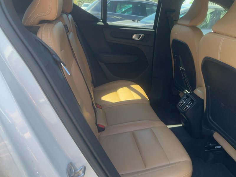 Volvo XC40 2.0 D4 Inscription Luxe AWD 2019 – снимка 19