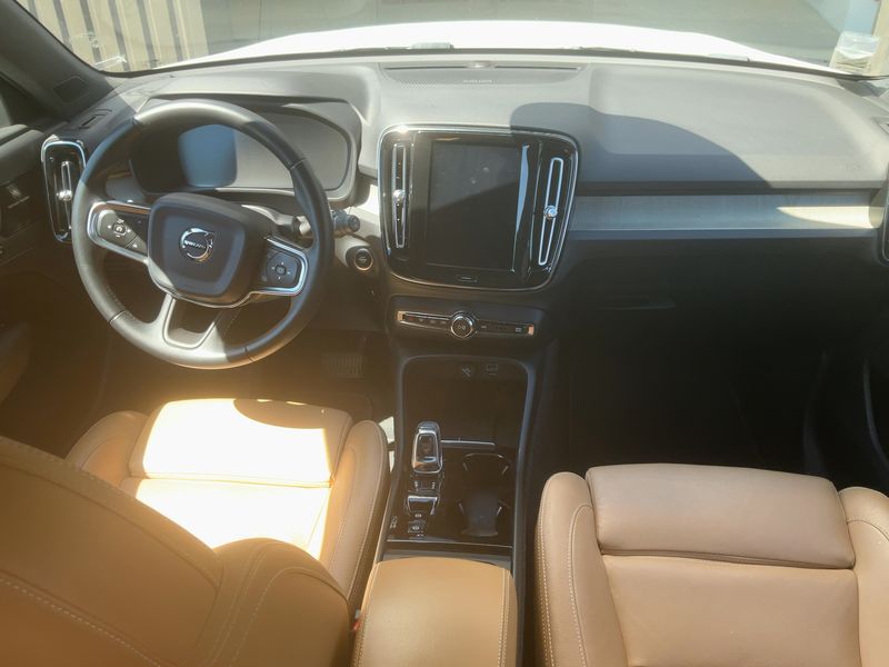 Volvo XC40 2.0 D4 Inscription Luxe AWD 2019 – снимка 17