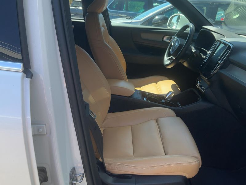 Volvo XC40 2.0 D4 Inscription Luxe AWD 2019 – снимка 16