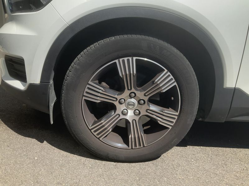 Volvo XC40 2.0 D4 Inscription Luxe AWD 2019 – снимка 3