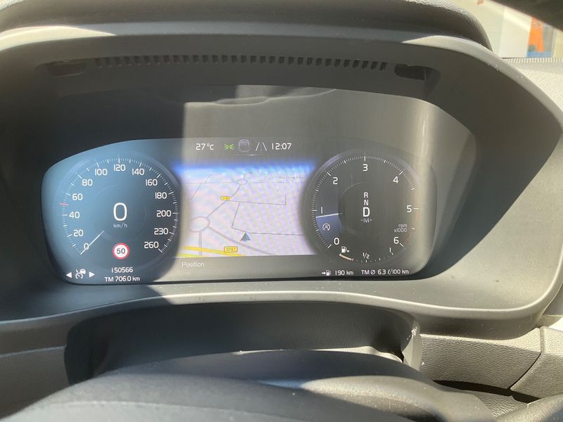 Volvo XC40 2.0 D4 Inscription Luxe AWD 2019 – снимка 18