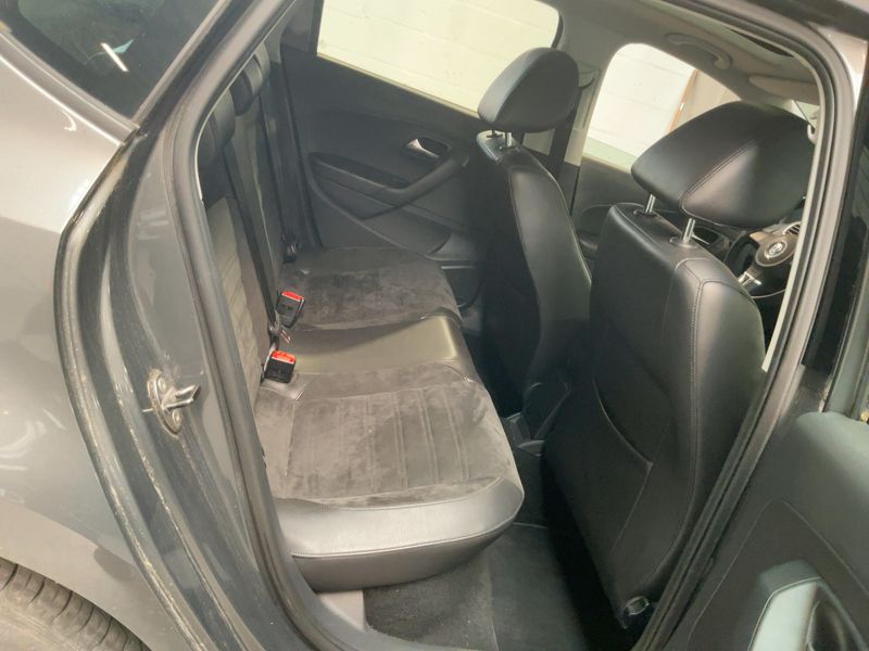 Volkswagen Polo 1.4 FSI Comfortline 2011 – снимка 19