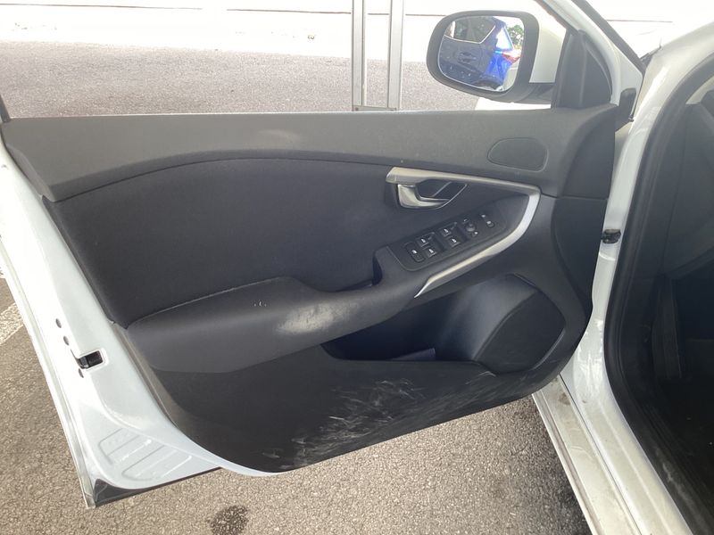 Volvo V40 2.0 D2 Kinetic 2017 – снимка 28