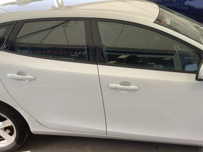 Volvo V40 2.0 D2 Kinetic 2017 – снимка 10