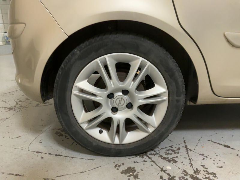 Opel Corsa 1.4 Cosmo 2007 – снимка 9
