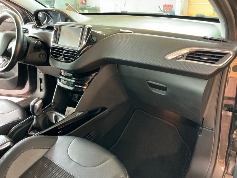 Peugeot 2008 1.5 Blue-HDi Allure 2019 – снимка 28