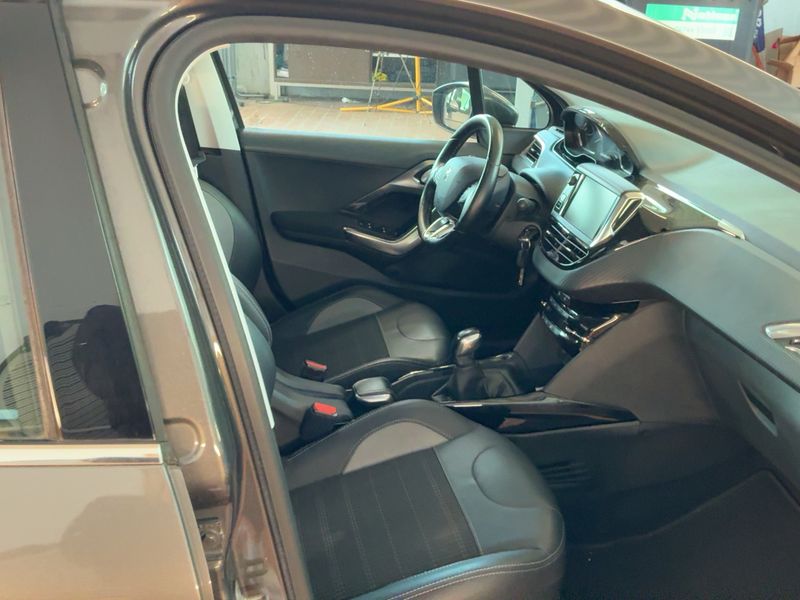 Peugeot 2008 1.5 Blue-HDi Allure 2019 – снимка 17