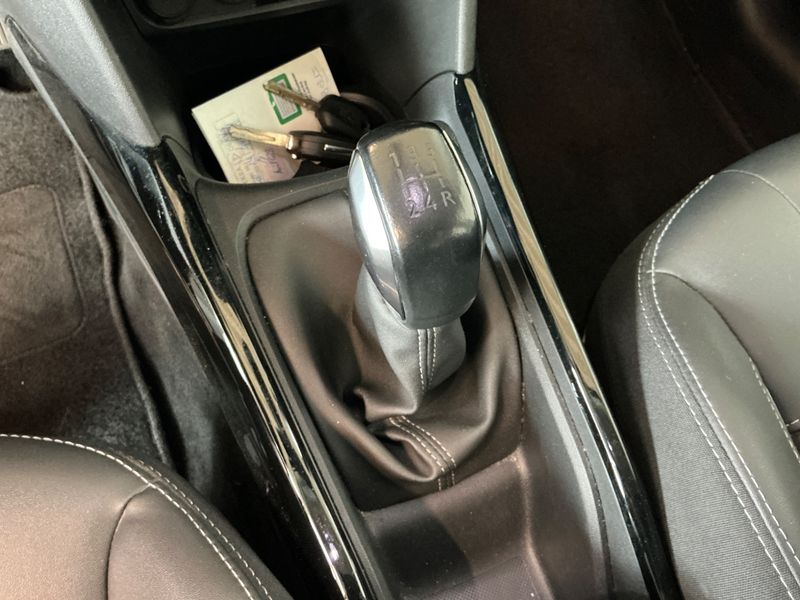 Peugeot 2008 1.5 Blue-HDi Allure 2019 – снимка 31