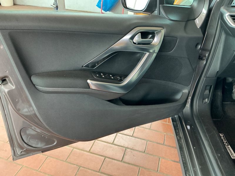 Peugeot 2008 1.5 Blue-HDi Allure 2019 – снимка 25