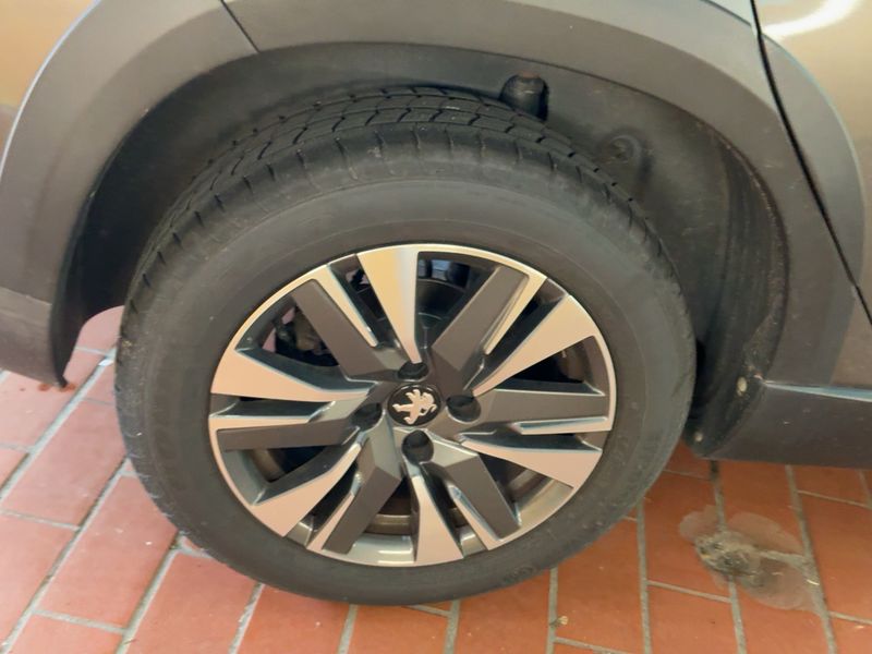 Peugeot 2008 1.5 Blue-HDi Allure 2019 – снимка 9