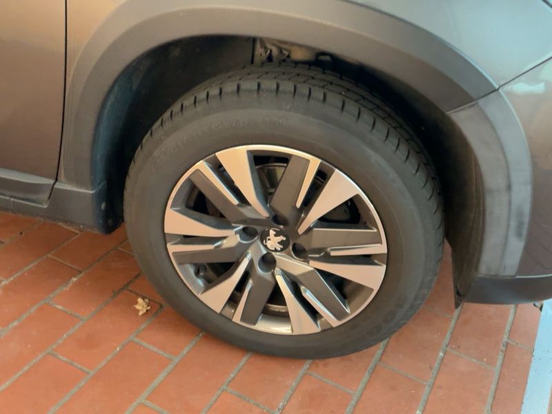 Peugeot 2008 1.5 Blue-HDi Allure 2019 – снимка 11