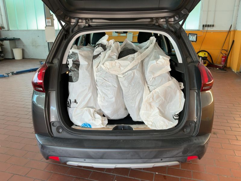Peugeot 2008 1.5 Blue-HDi Allure 2019 – снимка 16