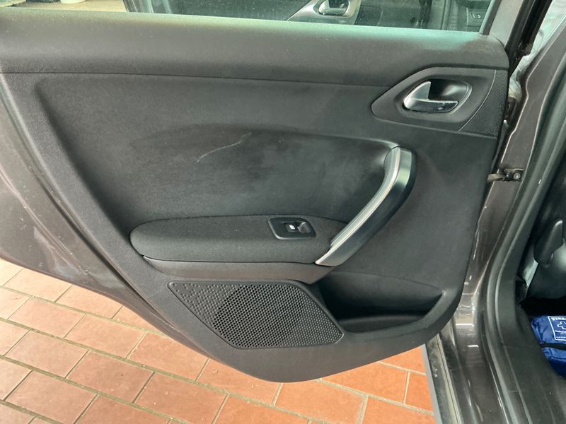 Peugeot 2008 1.5 Blue-HDi Allure 2019 – снимка 24