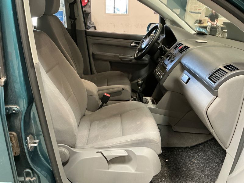 Volkswagen Touran 1.9 TDI Conceptline 2005 – снимка 3