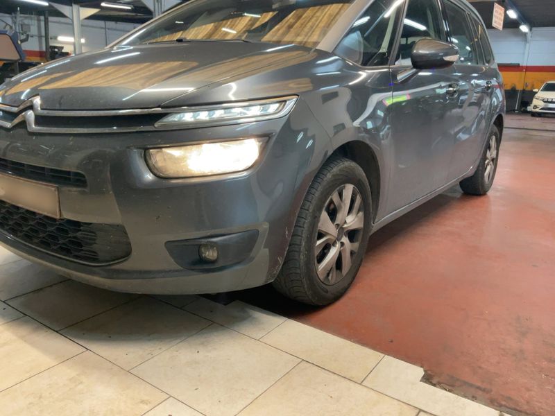 Citroen C4 Grand Picasso 1.6 e-HDi Intensive 2015 – снимка 2