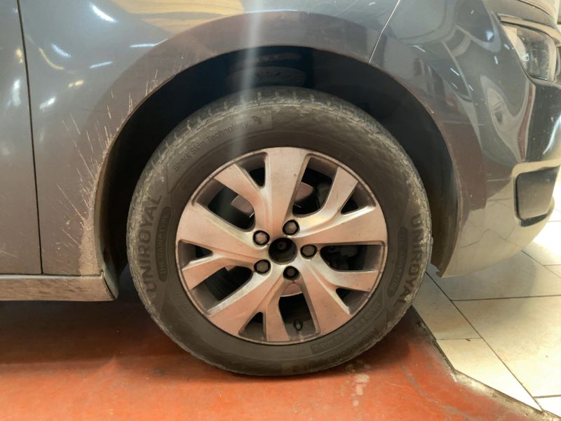 Citroen C4 Grand Picasso 1.6 e-HDi Intensive 2015 – снимка 11