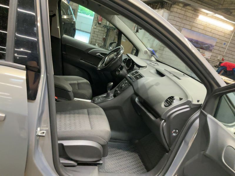 Opel Meriva 1.4 Turbo Active 2013 – снимка 16