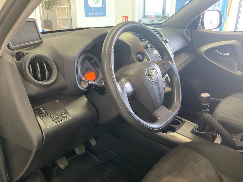Toyota RAV 4 2.0 2012 – снимка 27