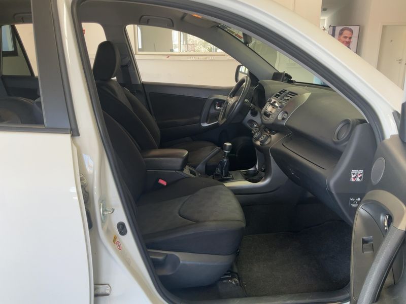 Toyota RAV 4 2.0 2012 – снимка 17