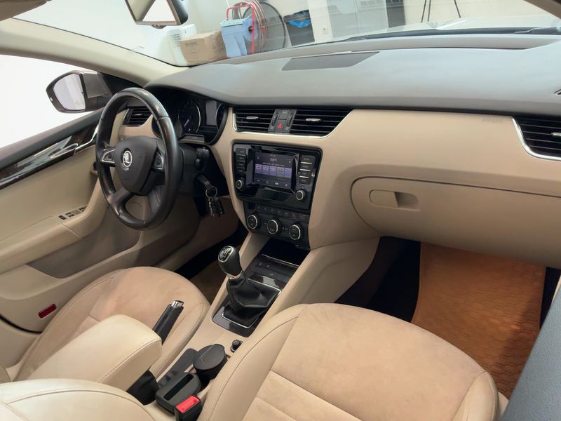 Skoda Octavia 2.0 TDI Elegance 2013 – снимка 18
